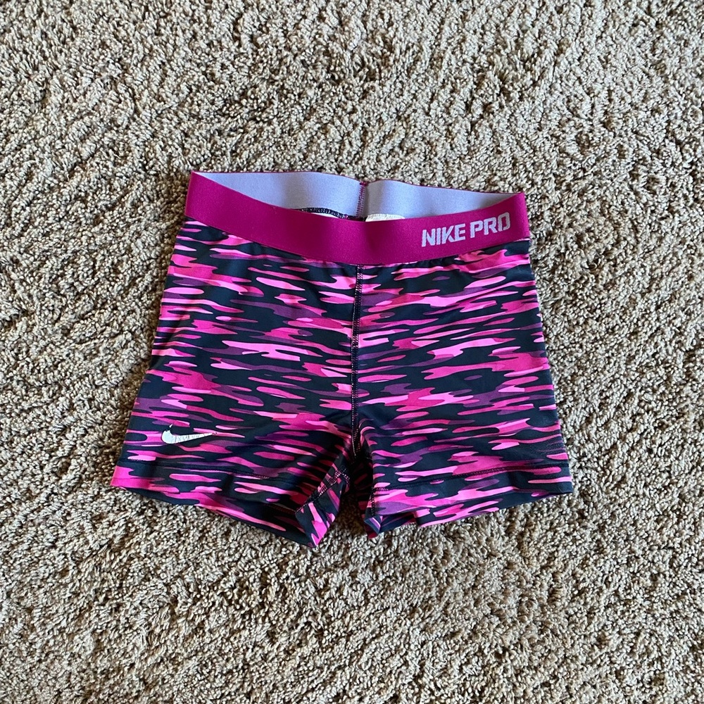 Nike pro woman’s shorts. Size M. 3 inch inseam. Good condition.